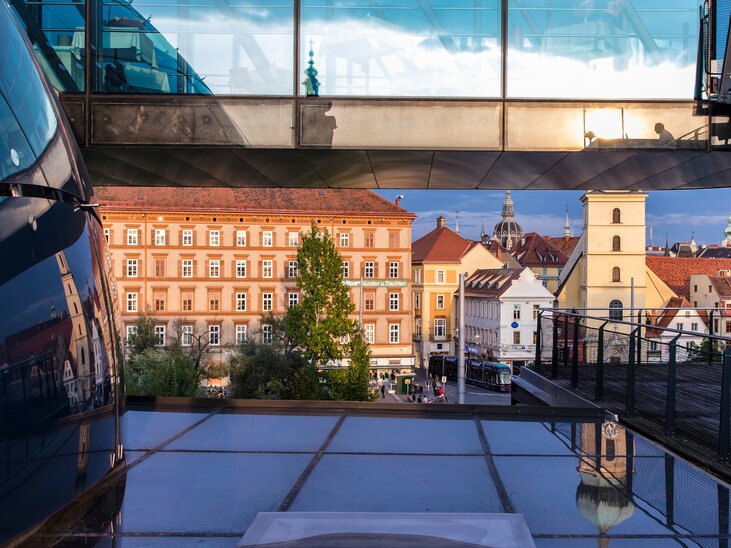 Blick vom Kunsthaus auf die Franziskanerkirche | © (c) Steiermark Tourismus/Harry Schiffer