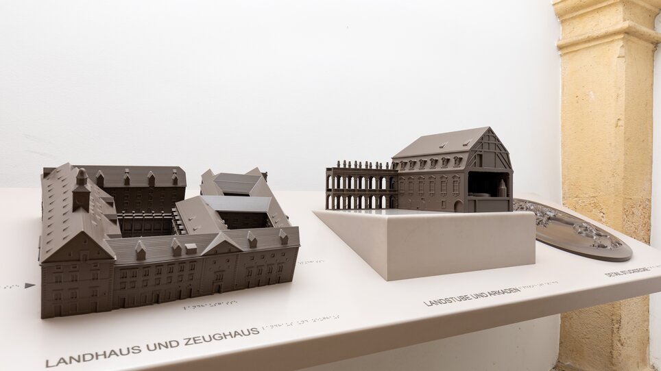 Touch model of the Landhaus and armoury in Graz | © Graz Tourismus - Harry Schiffer