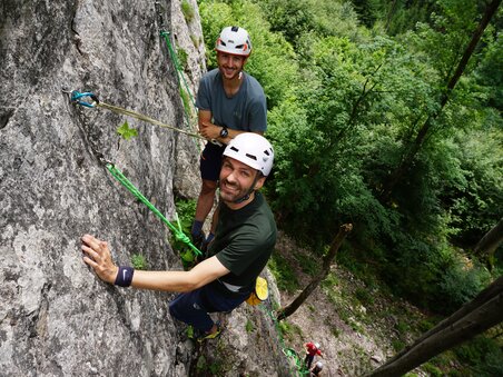 Two climbers on the rock during climbing in nature. | © Focus Climbing Graz