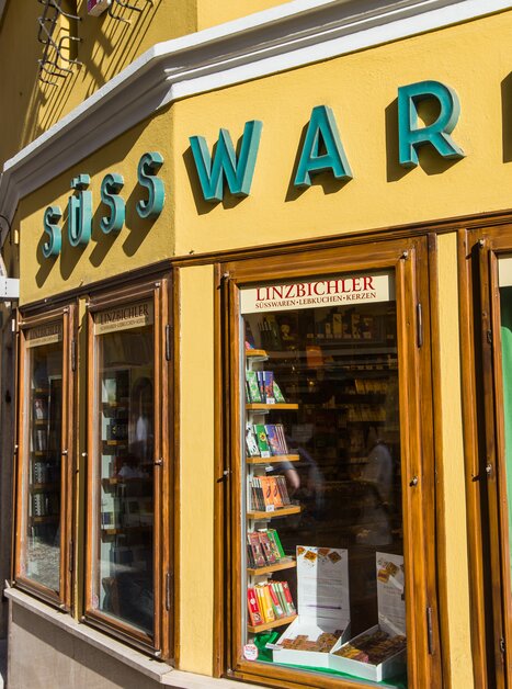 Süßwarenladen Linzbichler in Graz mit Fensterauslage. | © Graz Tourismus - Harry Schiffer