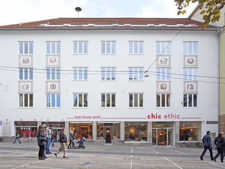 Facade of the Chic Ethic store in Graz featuring Fair Trade Shop. | © Andreas Reiter