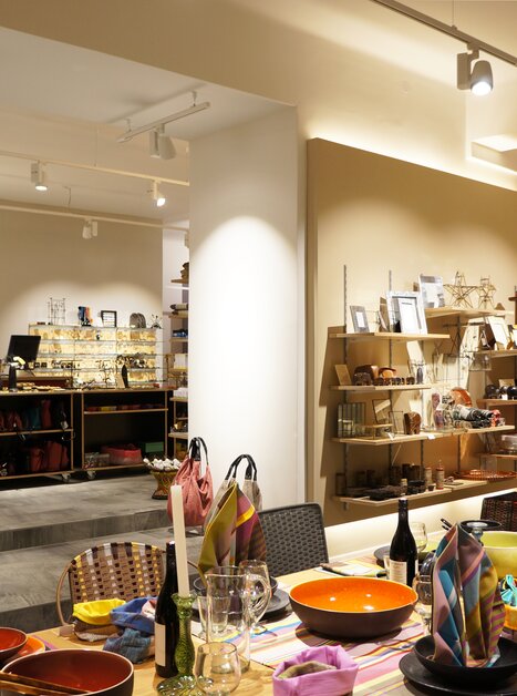 A stylish store featuring tableware and home accessories. | © Andreas Reiter