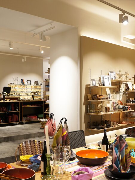 A stylish store featuring tableware and home accessories. | © Andreas Reiter