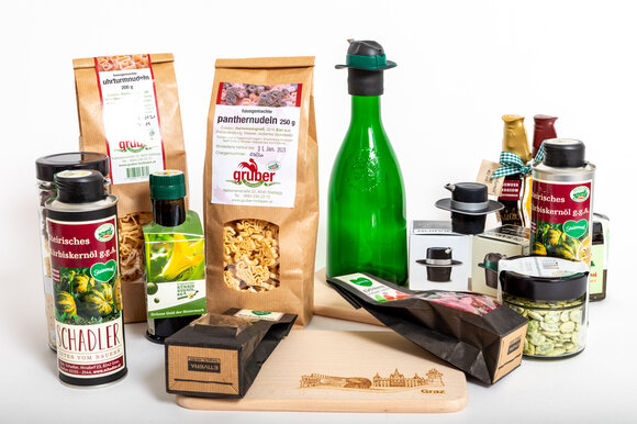 Vielfalt regionaler Produkte aus Graz und Umgebung im visitGraz-Shop. | © Graz Tourismus - Harry Schiffer