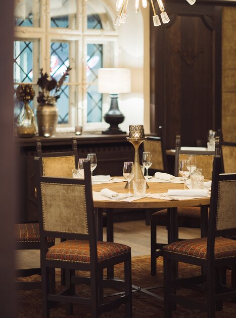 Ristorante elegante con un'atmosfera accogliente e mobili alla moda. | © Landhauskeller