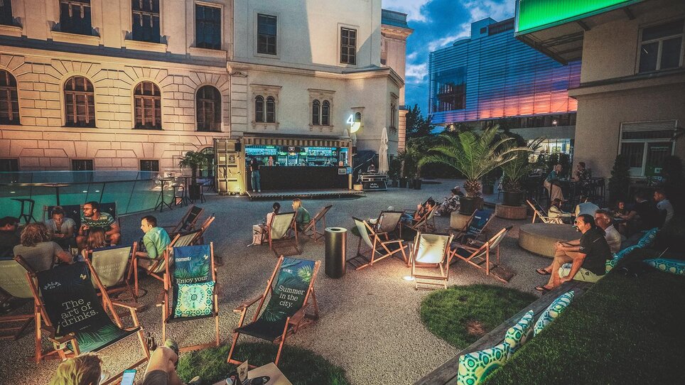 Gemütliche Sommerlounge im Joanneumsviertel, Graz. | © Viertel 4