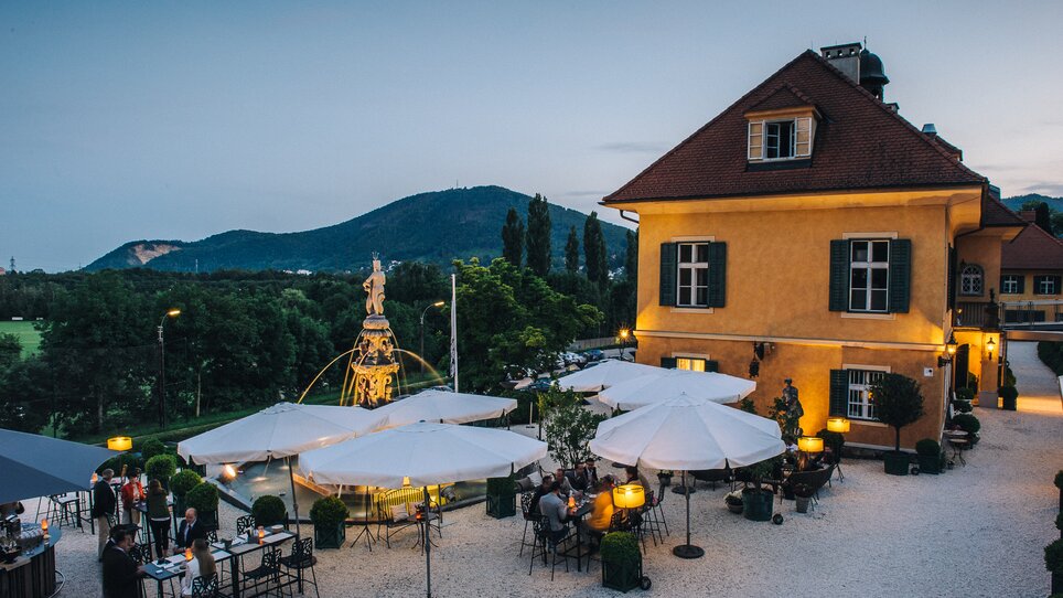 View of the restaurant "aiola im Schloss" with terrace and surroundings. | © aiola - Joel Kernasenko