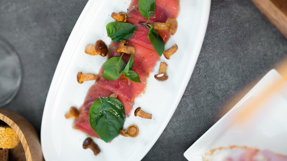 Tasty dish with mushrooms and basil. | © Auenbrugger