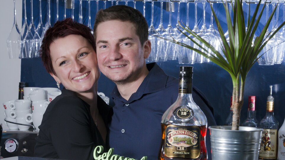 Bar-Szene in Graz mit freundlichen Barkeepern. | © Michael Fiedler 