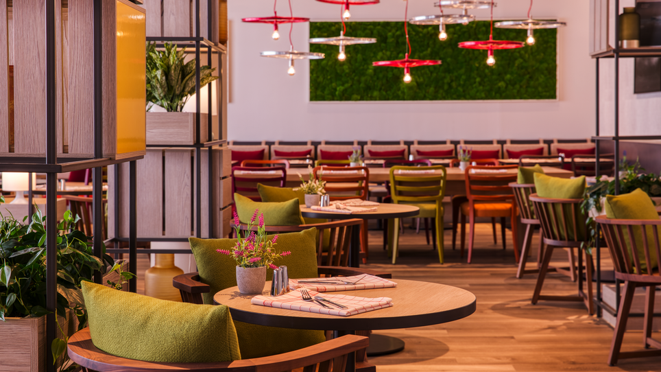 Modernes Restaurant im IntercityHotel Graz mit stilvoller Einrichtung. | © IntercityHotel Graz