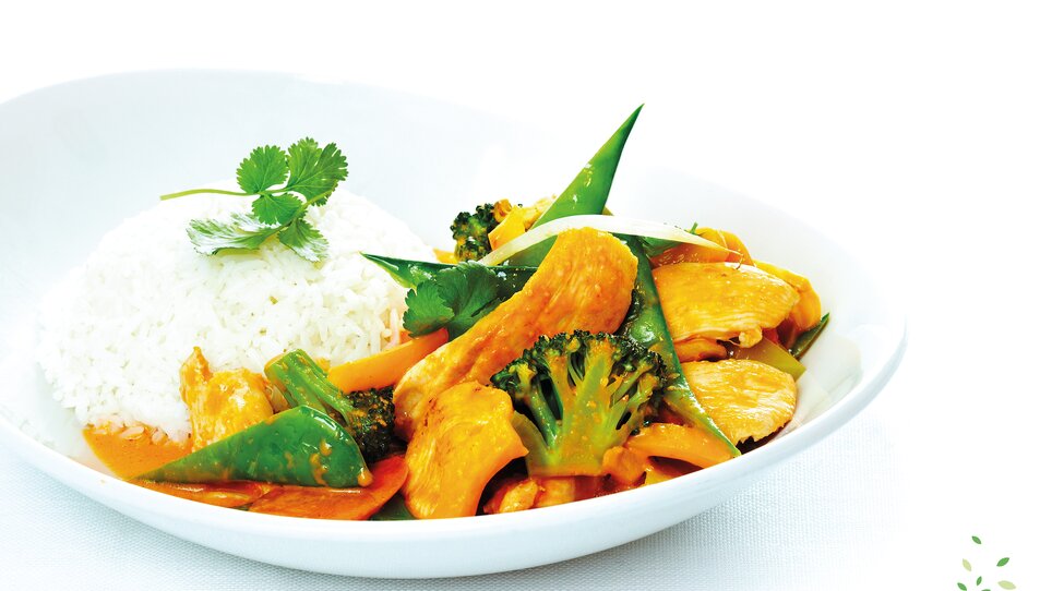 Piatti deliziosi con pollo, verdure e riso da dean & david. | © dean&david