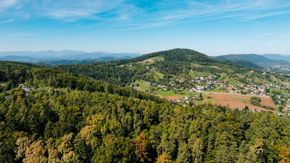 View over gentle hills and forests in green, an idyllic landscape. | © Graz Tourismus - Mias Photoart