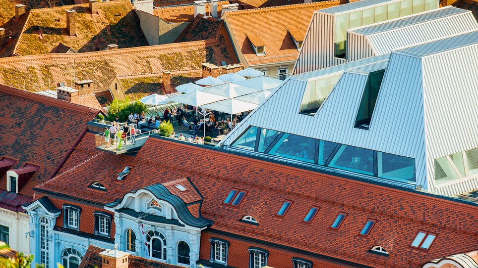 View of Freiblick café in Graz with rooftop terrace. | © Tageskaffee Freiblick 
