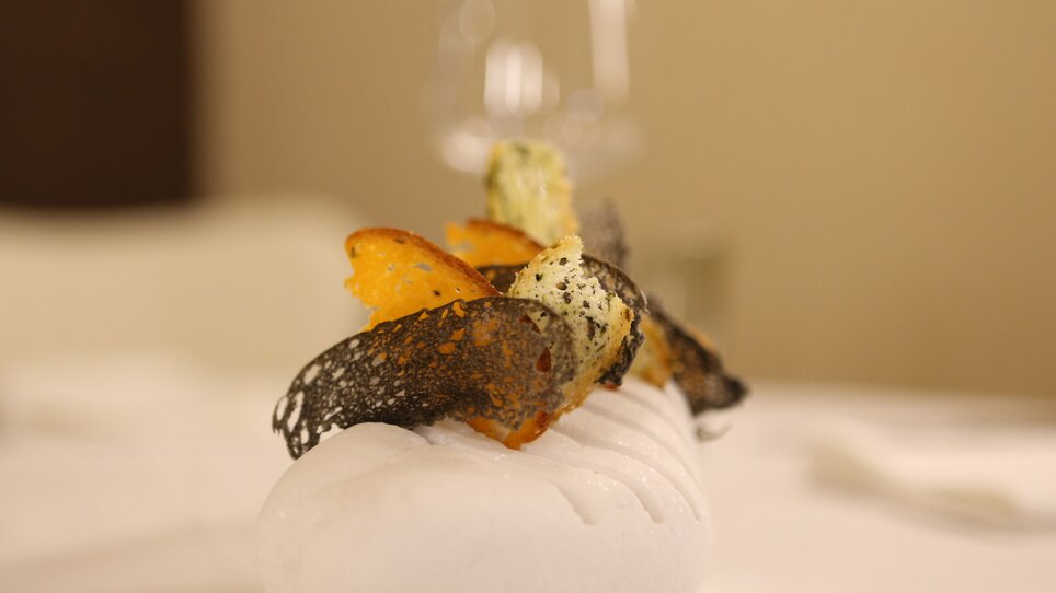 Creative food presentation at Restaurant Artis with colorful components. | © Restaurant Artis