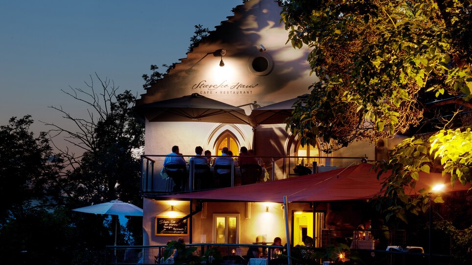 Evening view of the Starcke House, a restaurant in Graz. | © Starcke Haus