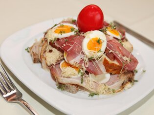 A plate with bread, eggs and ham. | © Graz Tourismus - Harry Schiffer