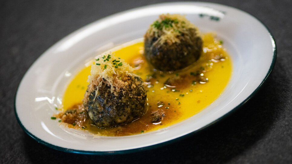 Delikate Knödel auf Sauce im Gösser Bräu in Graz. | © 5komma5sinne