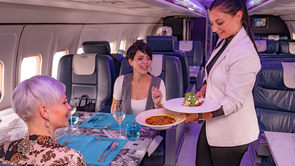 Elegant dining experience aboard NOVA-AIR in Graz. | © 5komma5sinne - Rene Strasser Fotografie