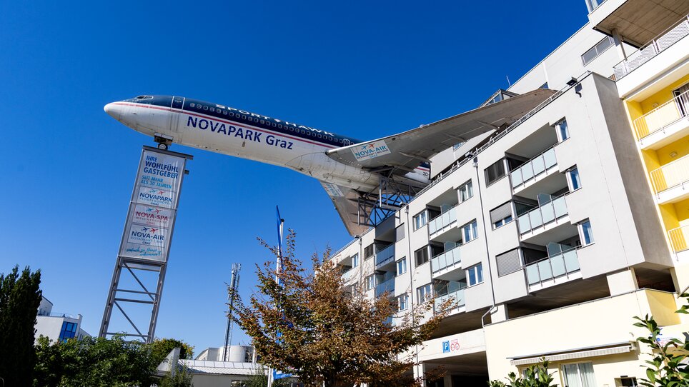 Airplane restaurant at the NOVAPARK Hotel in Graz. | © Harry Schiffer