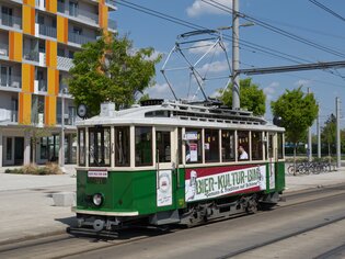 A green tram with 'Bier-Kultur-Bim' sign in Graz. | © Tramway Museum Graz