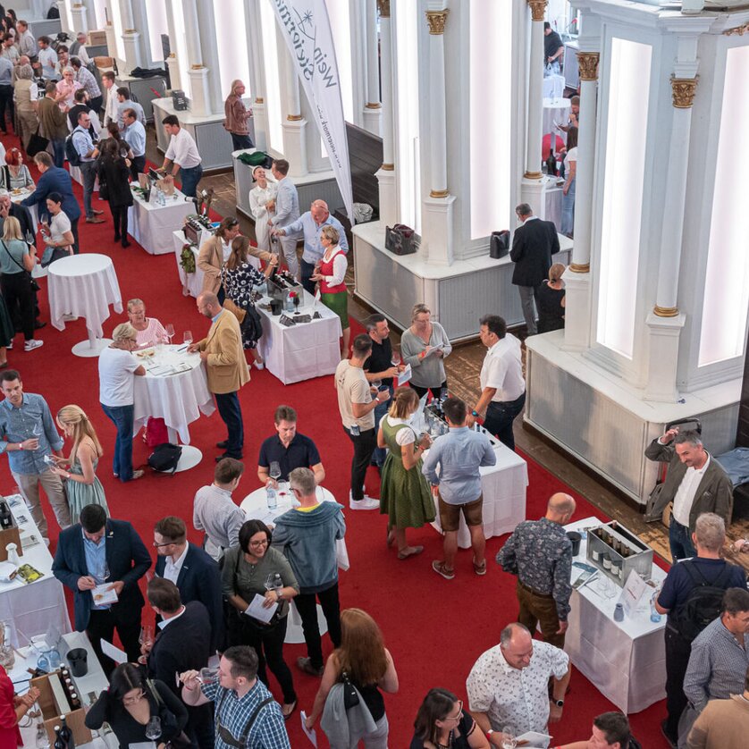 Vielbeschäftigte Weinmesse mit zahlreichen Besuchern in Graz. | © Wein Steiermark - Fotokuchl