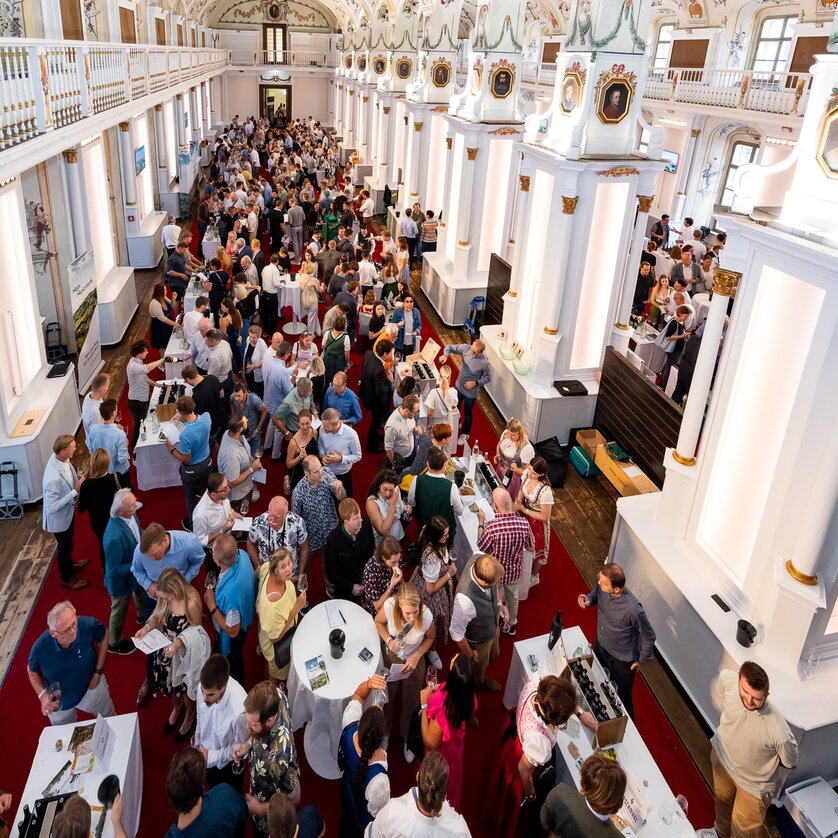 Riedenwein presentation in Graz I Styria | © Wein Steiermark - fotokuchl Large crowd at the Riedenwein presentation in Graz. | © Wein Steiermark - fotokuchl