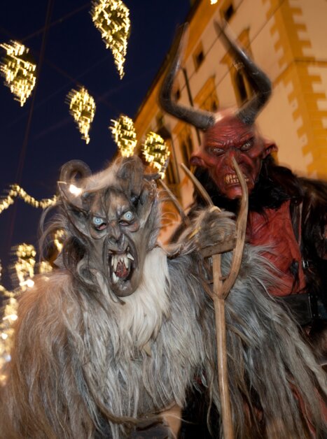 Dämonische Figuren beim Krampus- & Perchtenlauf in Graz. | © Graz Tourismus - Harry Schiffer