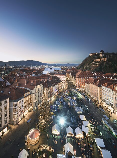 Aerial view of Graz featuring the Christmas market and the Graz Clock Tower. | © Robert Maybach