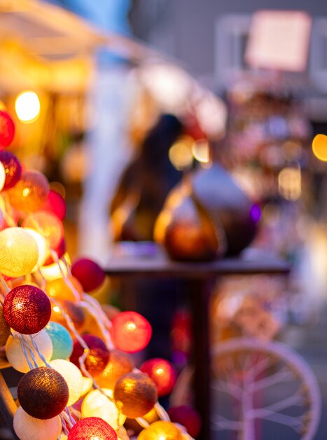 Illuminated lanterns and festive stalls at Freiheitsplatz. | © Graz Tourismus - Harry Schiffer