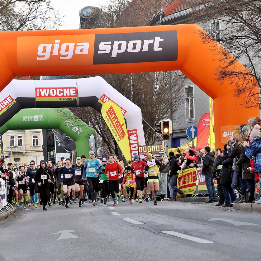 Grazer Silvesterlauf | © WOCHE Eine Laufveranstaltung in Graz mit vielen Teilnehmern und Zuschauern. | © WOCHE