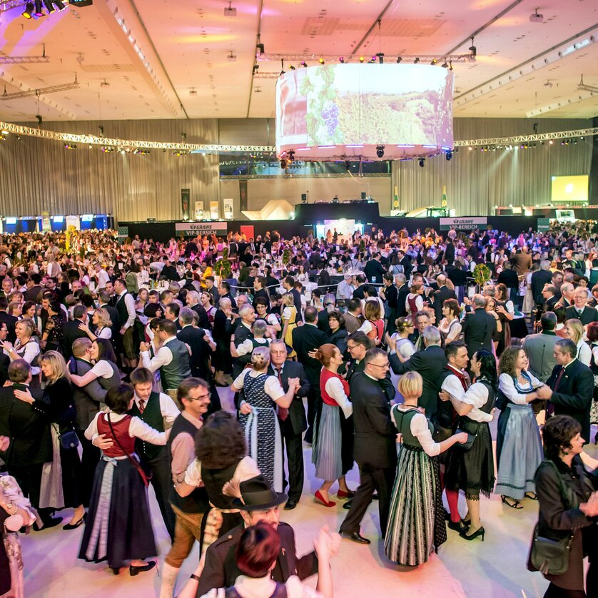 "Steirischer Bauernbundball" I Ballo dell'Unione degli agricoltori della Stiria | © Foto Fischer Affascinante serata al Ballo dell'Unione degli agricoltori della Stiria con molti partecipanti in costumi tradizionali. | © Foto Fischer