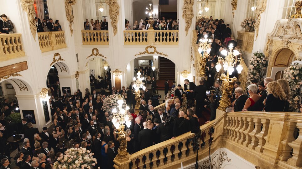 Elegante Menschenmenge bei der Opernredoute in Graz. | © Kanizaj Photography