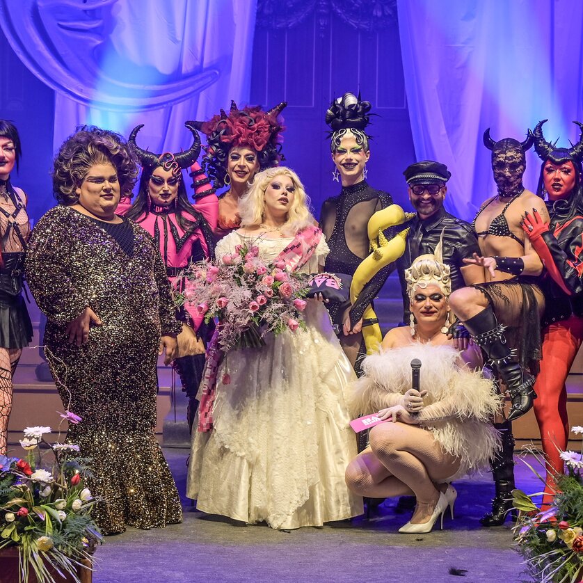 Drag-Show mit Performern auf der Bühne | © Tuntenball - Gerald Hirl