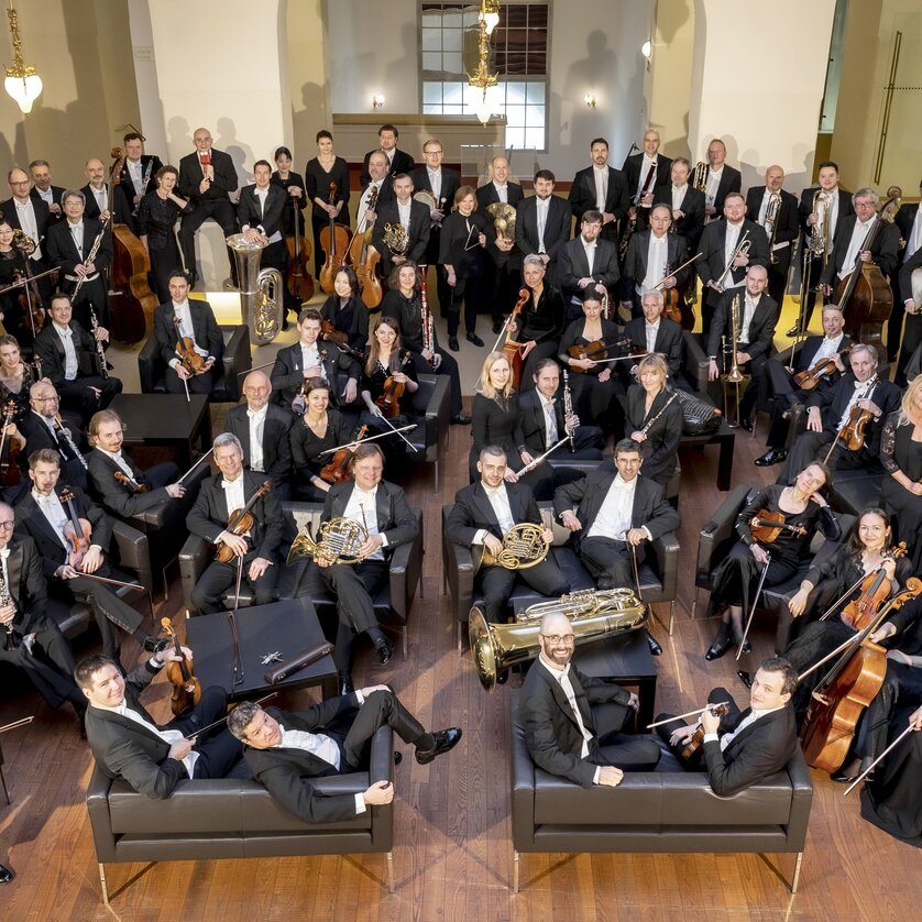 Grazer Philharmoniker | © Nikola Milatovic Group photo of the Graz Philharmonic Orchestra with instruments | © Nikola Milatovic
