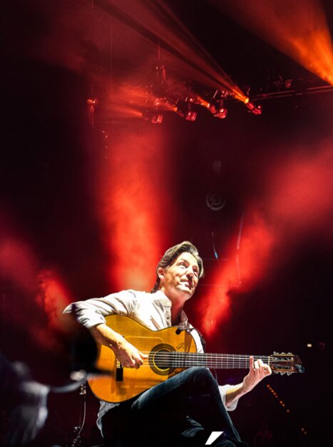 Due musicisti sul palco durante il concerto Guitarrize. | © Alex Ander