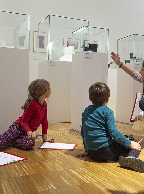 Familienrundgang - Neue Galerie Graz | © Magdalena Gsöllner