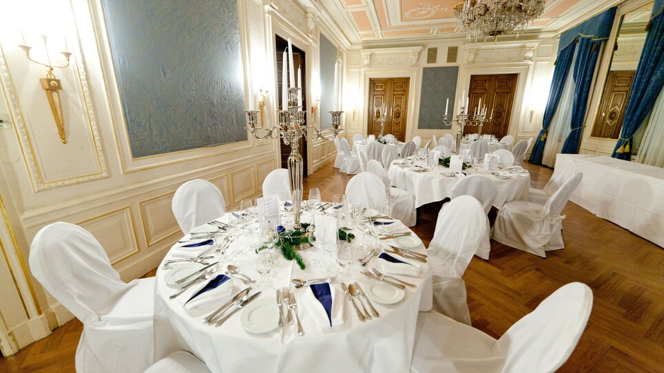 Elegante Tische und Dekoration in einem Veranstaltungsraum. | © MCG - Martin Wiesner