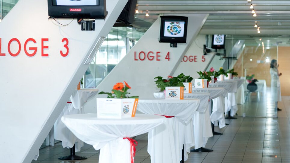 Innenansicht der MERKUR Arena Graz mit erhobenen Stehtischen. | © MCG - Martin Wiesner