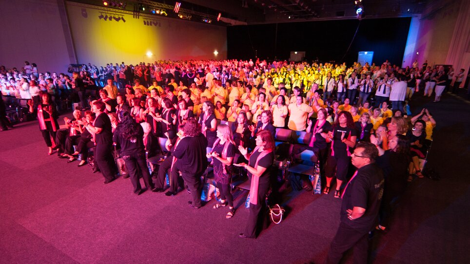 Teilnehmer eines Business-Events in Graz, diverse Farben der Kleidung, engagierte Atmosphäre. | © MCG - Martin Wiesner