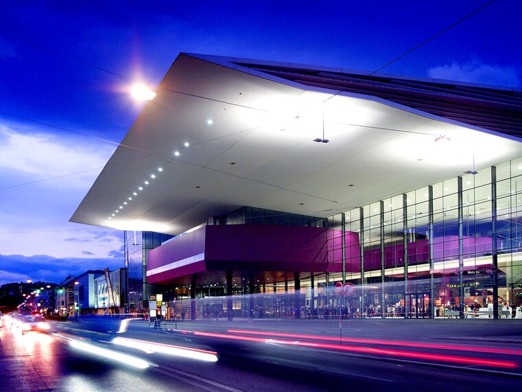 Das Messezentrum in Graz bei Nacht, ein wichtiger Veranstaltungsort für Kongresse. | © MCG - Werner Krug