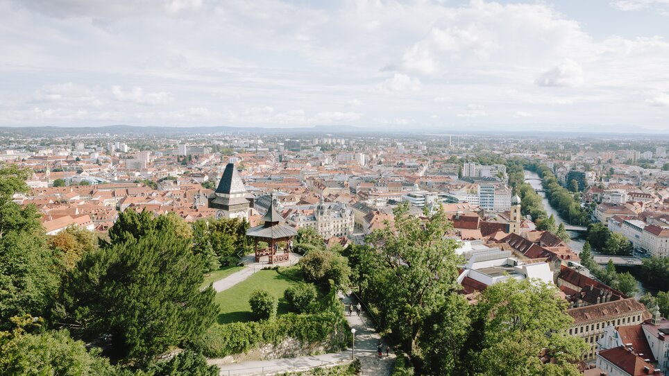 View over Graz, featuring the iconic Graz Clock Tower and the Mur. | © Sebastian Reiser