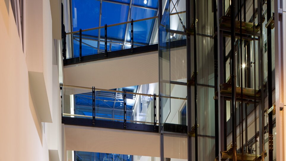 Bright interior with glass architecture, perfect for meetings and conferences. | © Markus Kaiser, Graz