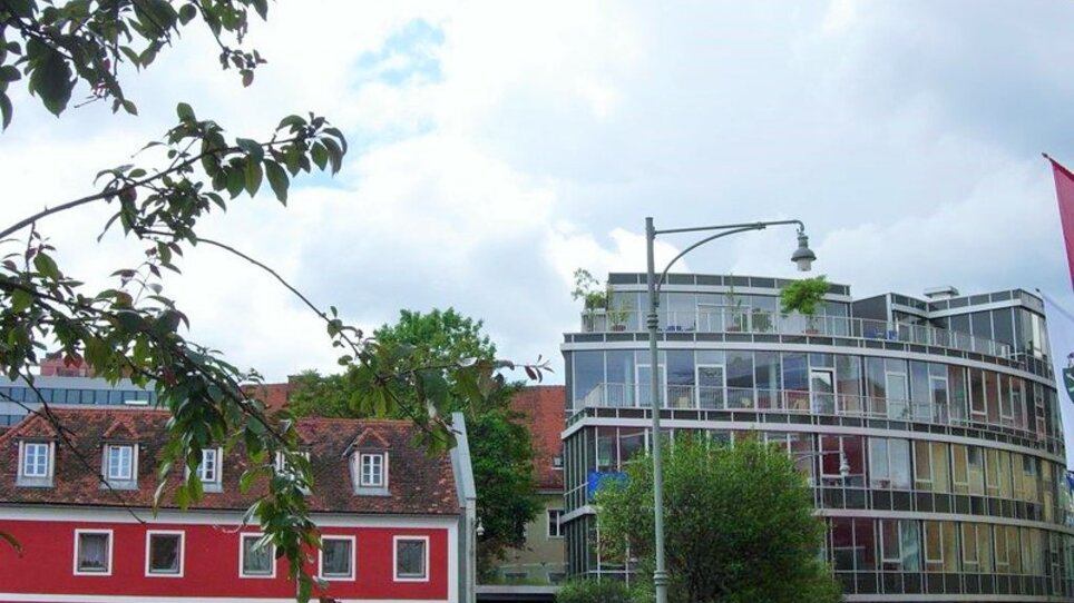 In Graz, Level 4 zeigt moderne Architektur neben historischen Gebäuden. Ideal für Events mit flexiblen Nutzungsmöglichkeiten und innovativer Infrastruktur. | © Reisepanorama.at