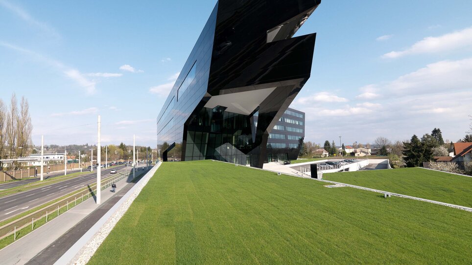 Modern architecture in Graz with ample green spaces. Ideal for conferences and meetings. Flexible layout, high technical infrastructure. | © Michael Pachleitner Group 