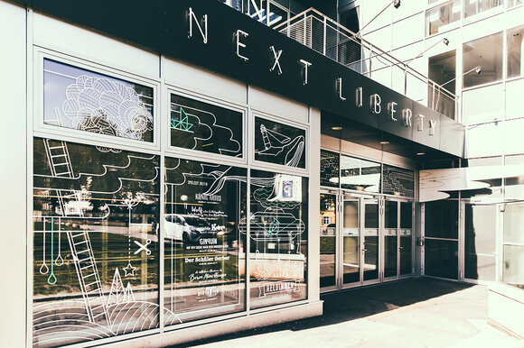 Modern event venue in Graz with flexible space, large windows, and creative illustrations. Ideal for meetings and conferences. | © Lupi Spuma