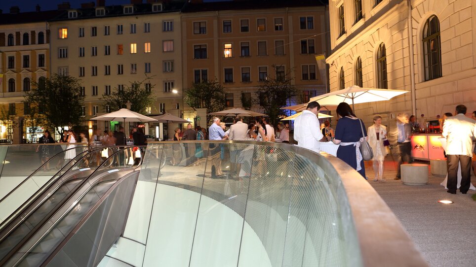 People enjoy the nightlife in Graz with modern design and various events. | © F. Adlassnig