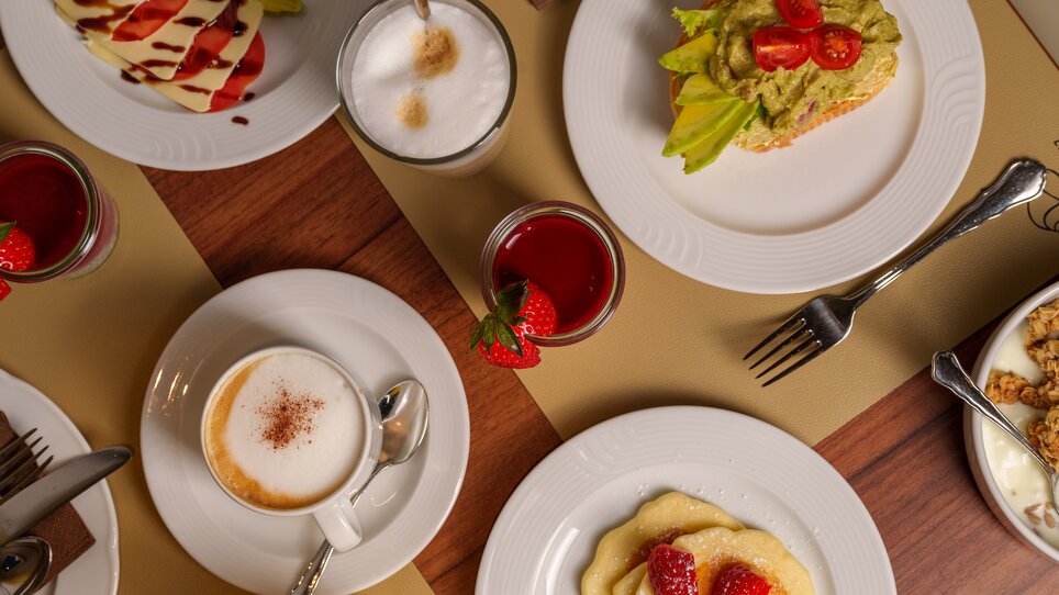 Buffet mit verschiedenen Speisen im Hotel Süd. | © Hotel Süd 