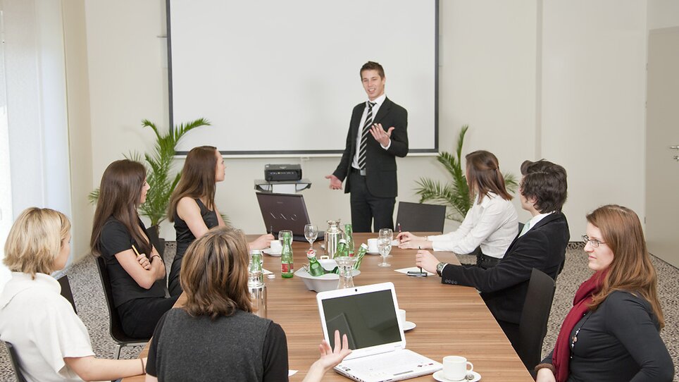 Geschäftstreffen im Hotel Süd mit Präsentation und Networking. | © Hotel Süd Art