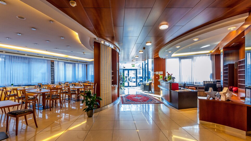 Einblick in die Lobby des Hotel Stoiser Graz, geeignet für Tagungen in Graz. | © Hotel Stoiser