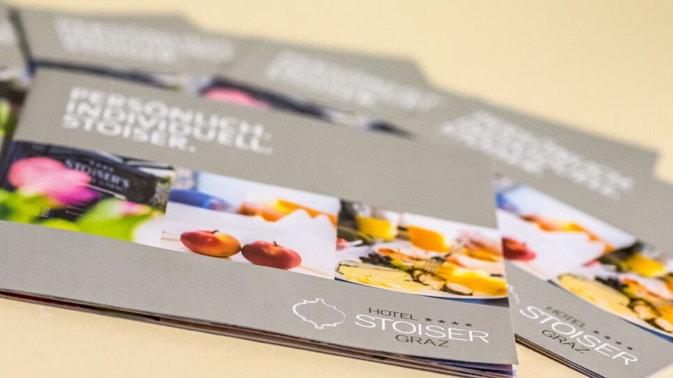Broschüren des Hotel Stoiser Graz für Geschäftsreisen und Tagungen. | © Hotel Stoiser